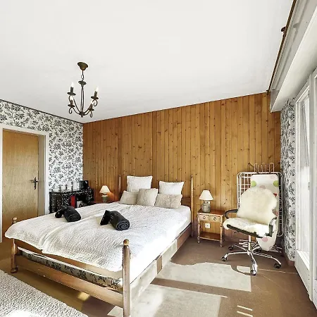 Between Slopes And Golf Facing The Alps Lejlighed